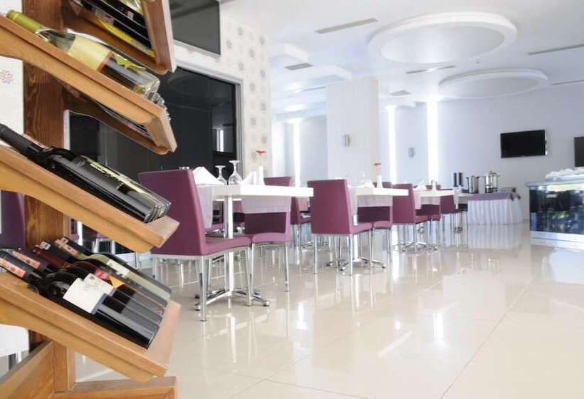 בית מלון כפרי Orty Airport