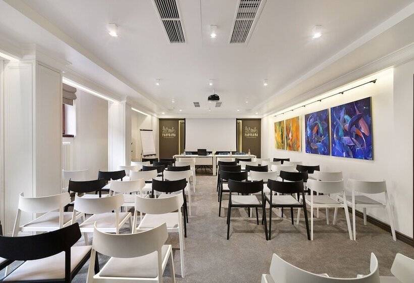 هتل Panorama Lviv