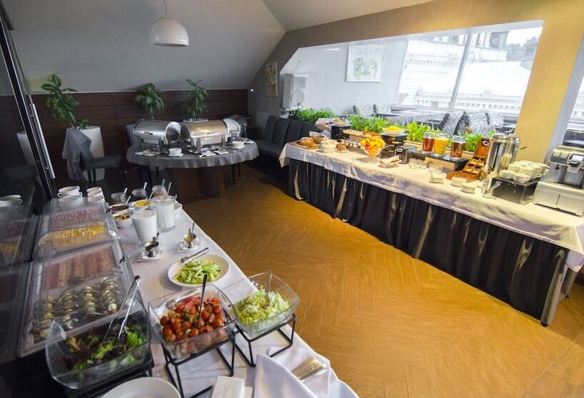 هتل Panorama Lviv