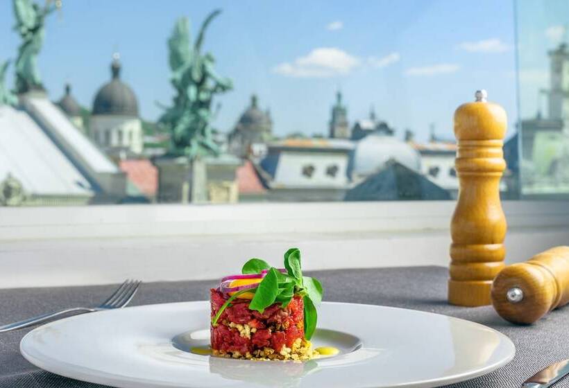هتل Panorama Lviv