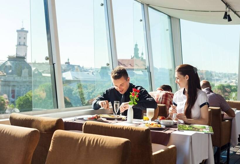 هتل Panorama Lviv