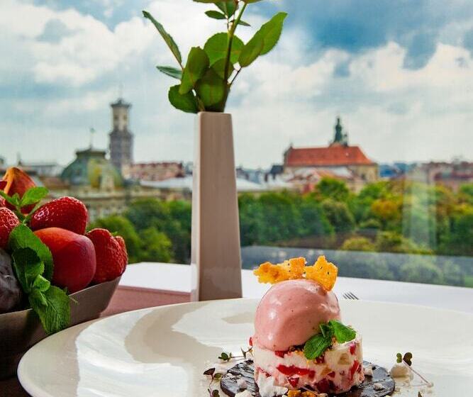 هتل Panorama Lviv