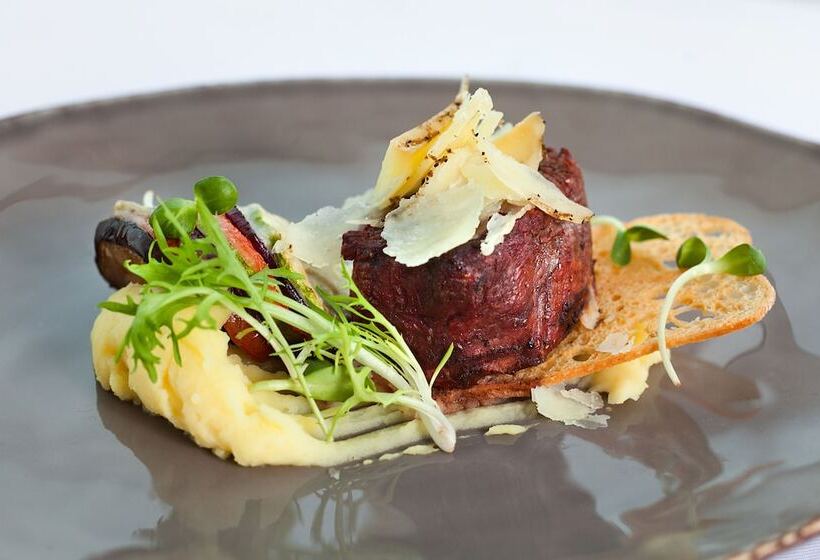 هتل Panorama Lviv