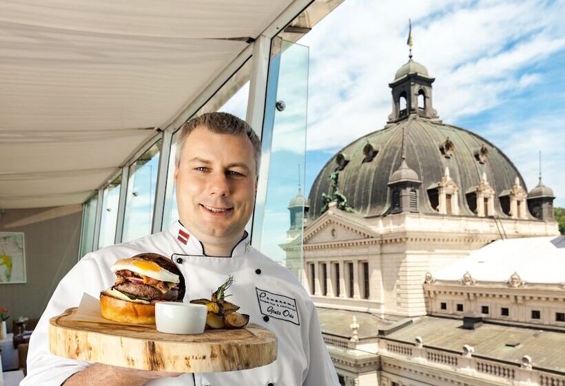 هتل Panorama Lviv