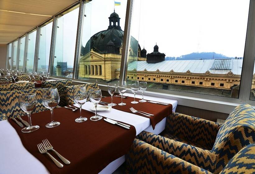 هتل Panorama Lviv