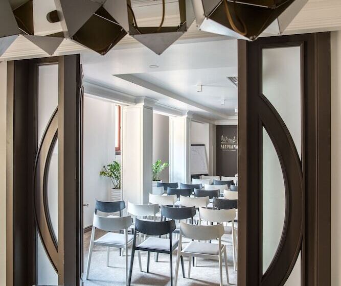 هتل Panorama Lviv