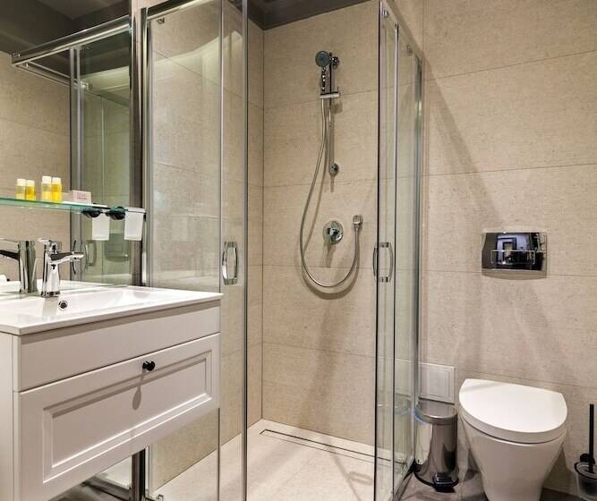 هتل Panorama Lviv