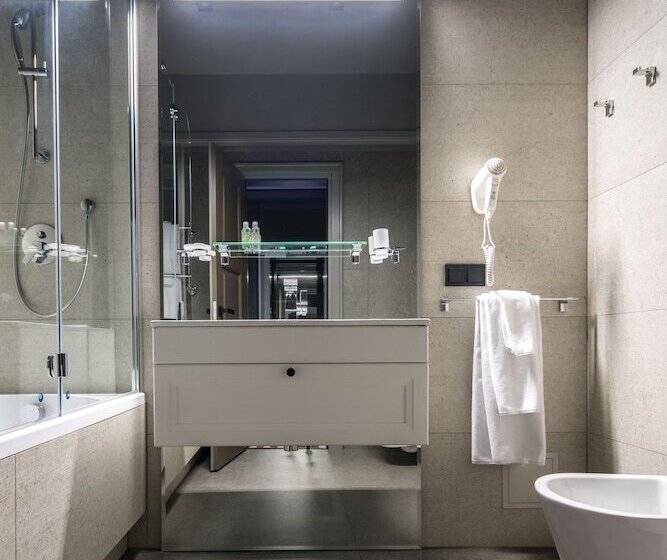 هتل Panorama Lviv