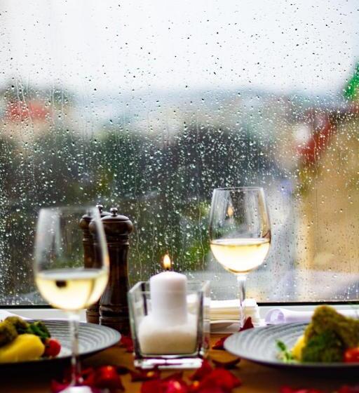 هتل Panorama Lviv