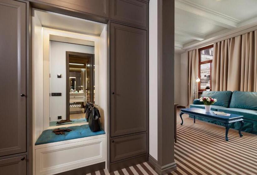 هتل Panorama Lviv