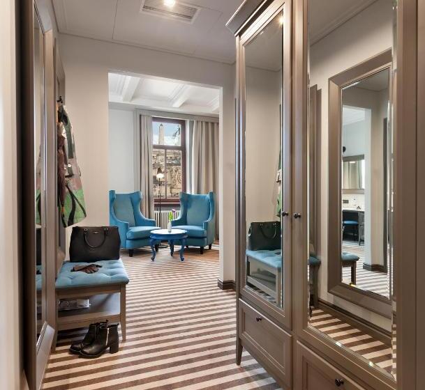 هتل Panorama Lviv