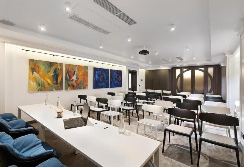 هتل Panorama Lviv