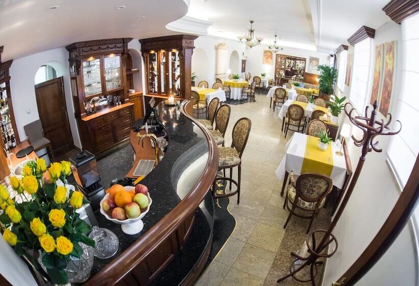 فندق Pod Złotą Różą