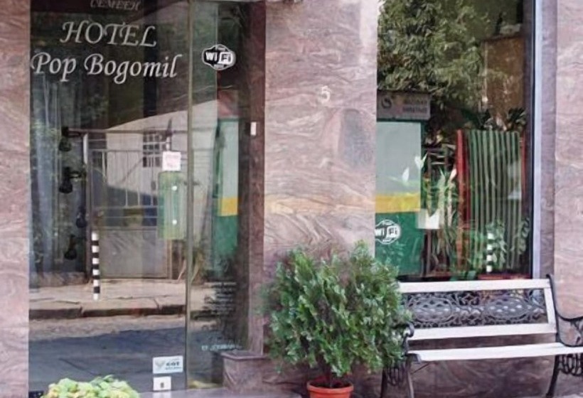 酒店 Pop Bogomil