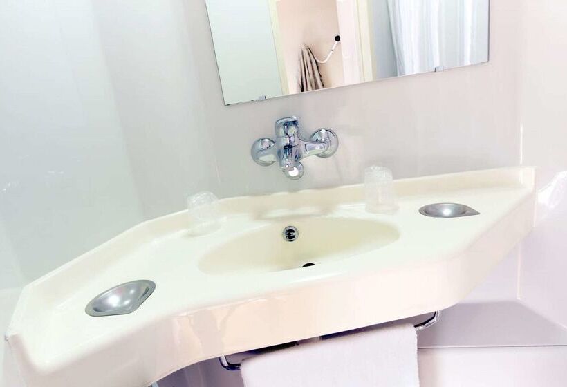 酒店 Premiere Classe Tarbes  Bastillac