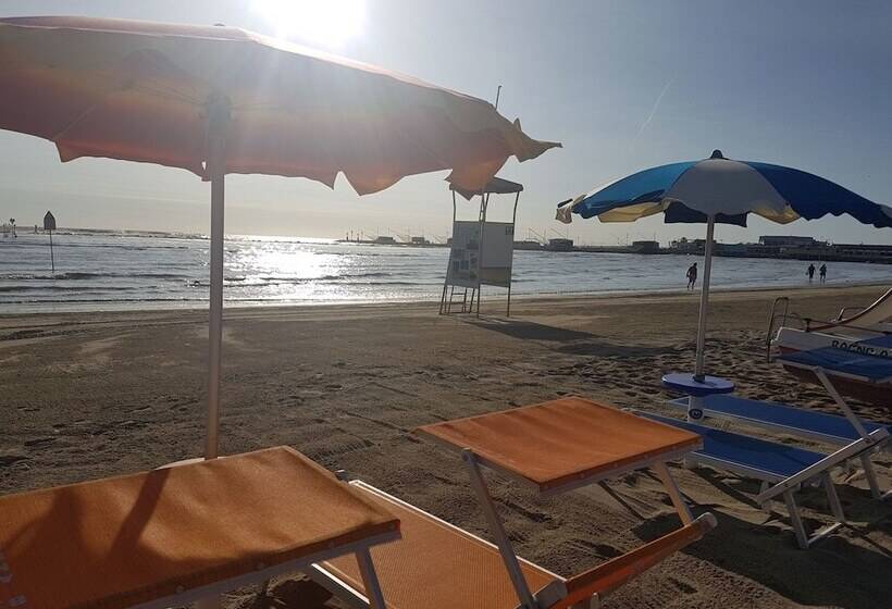 فندق Promenade Universale