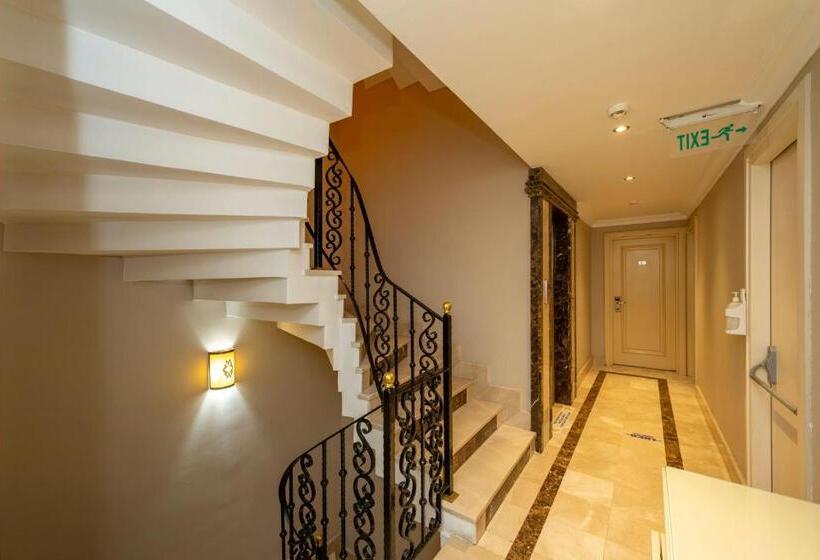 Raymond Hotel Old City