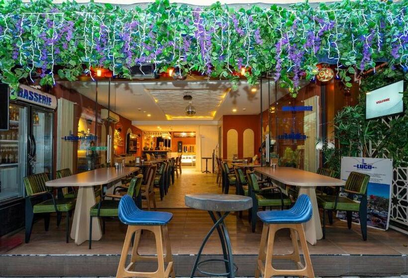 Raymond Hotel Old City