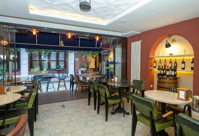 Raymond Hotel Old City