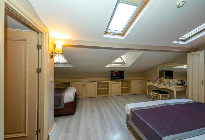 Raymond Hotel Old City