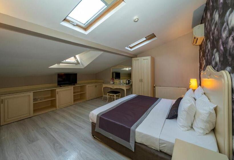 Raymond Hotel Old City