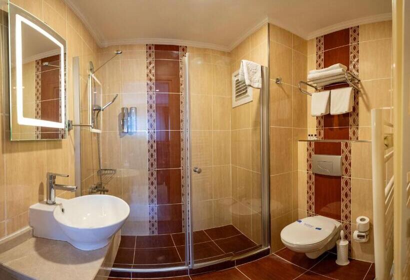 Raymond Hotel Old City