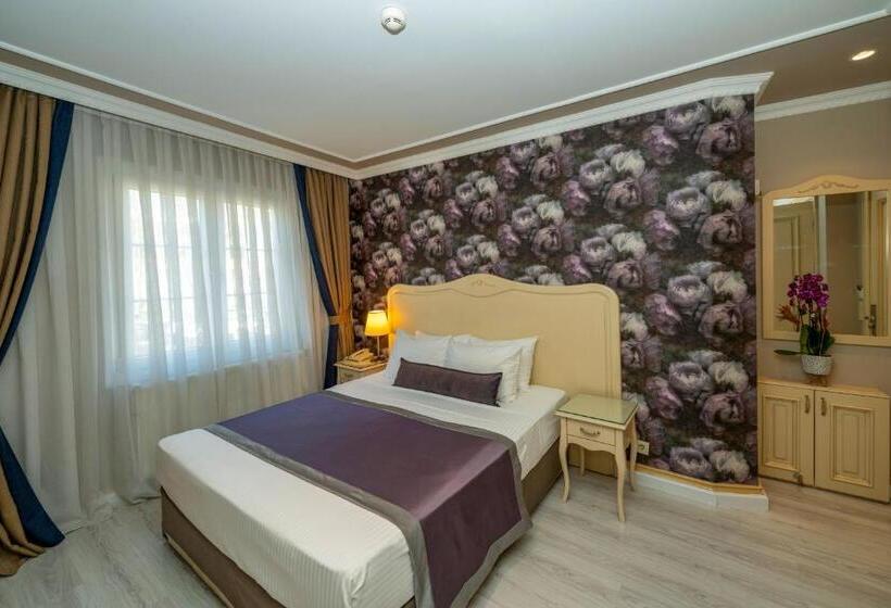 Raymond Hotel Old City