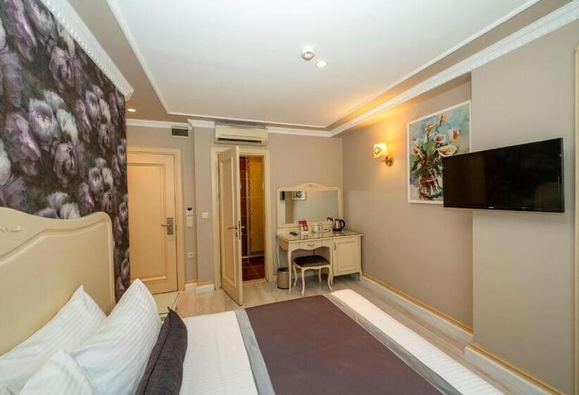 Raymond Hotel Old City