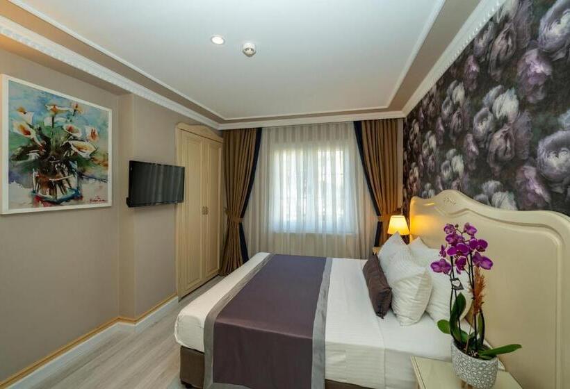 Raymond Hotel Old City