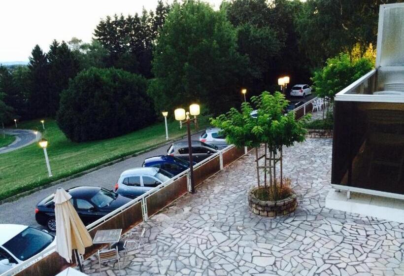 Отель Authentic By Balladins – Rodez / Le Ségala