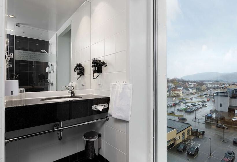 בית מלון כפרי Scandic Rock City