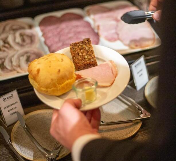 Отель Struer Grand