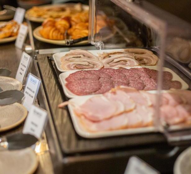 Отель Struer Grand