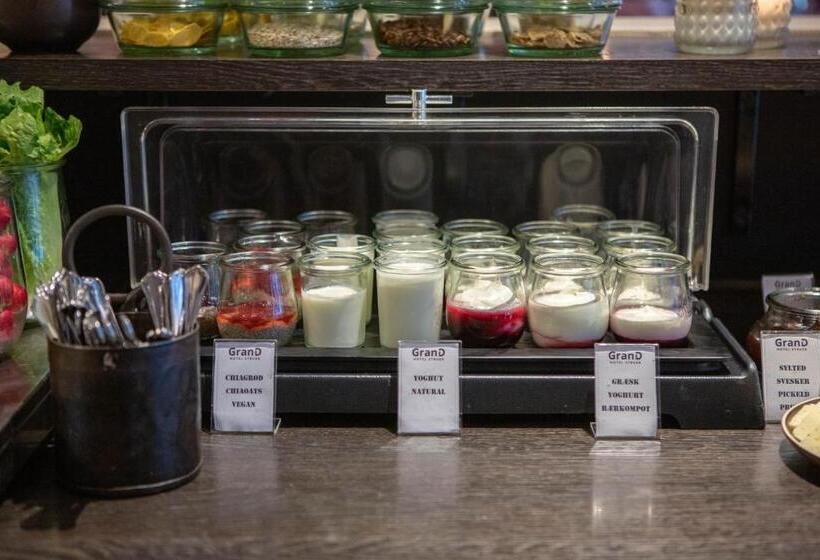 Отель Struer Grand