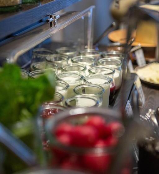 Отель Struer Grand