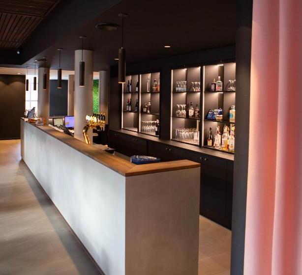 Отель Struer Grand