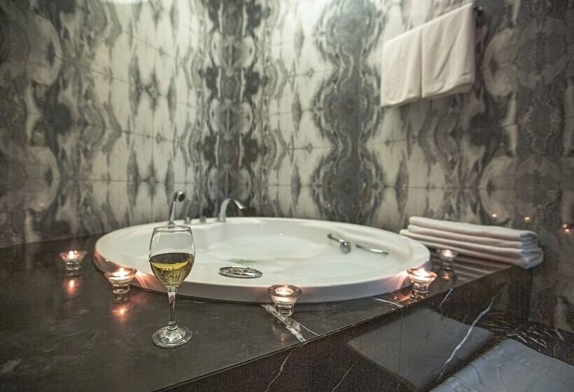 ホテル The Elysium Taksim