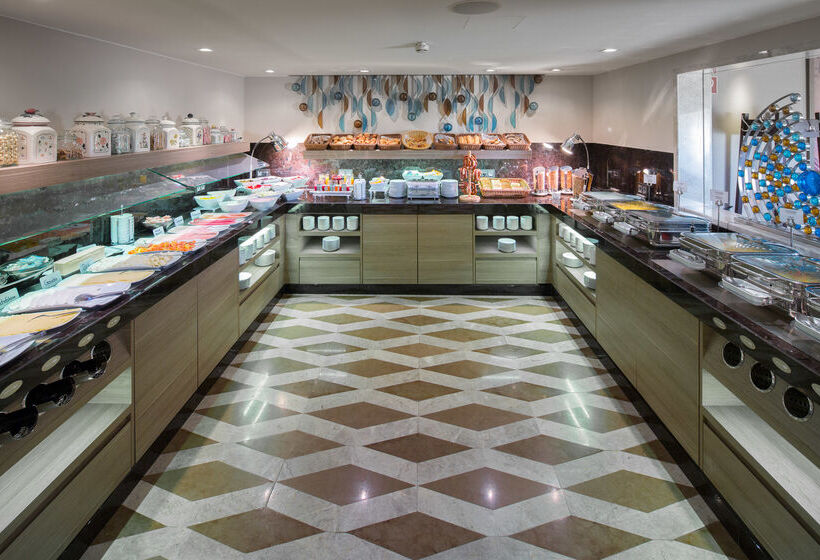 هتل Titanic Comfort Mitte