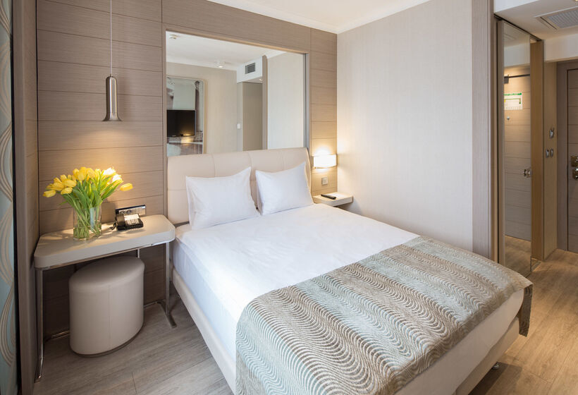 هتل Titanic Comfort Mitte