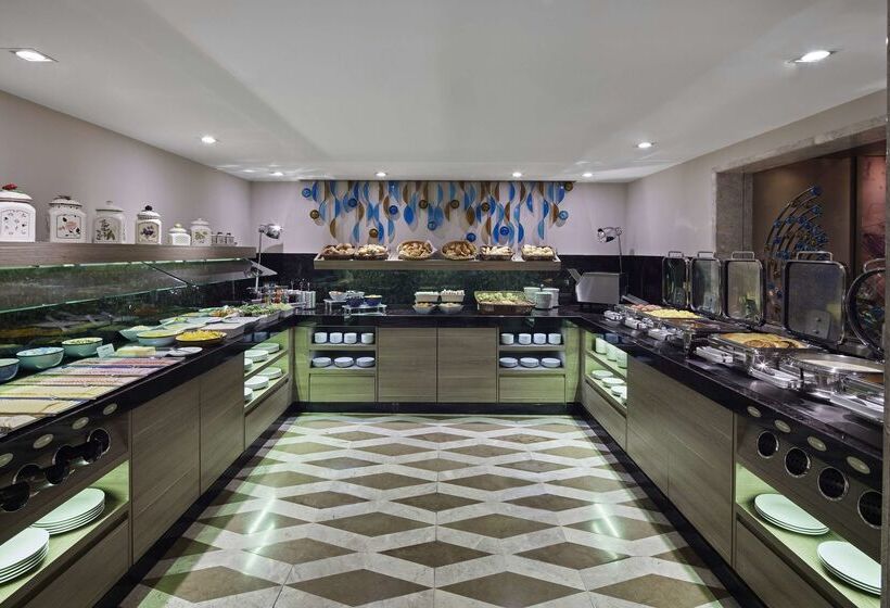 هتل Titanic Comfort Mitte