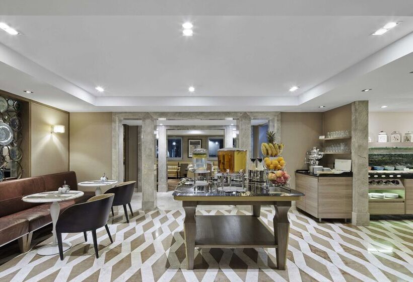 هتل Titanic Comfort Mitte