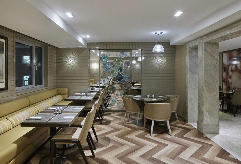 هتل Titanic Comfort Mitte