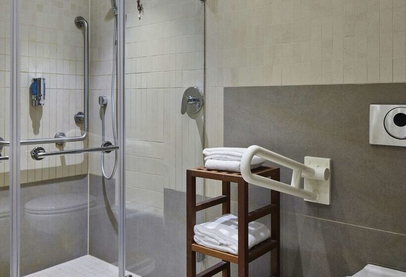 هتل Titanic Comfort Mitte