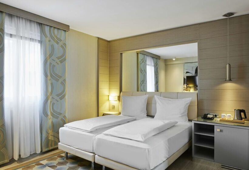 هتل Titanic Comfort Mitte