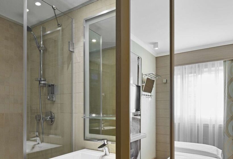 هتل Titanic Comfort Mitte