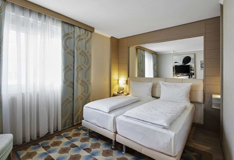 هتل Titanic Comfort Mitte