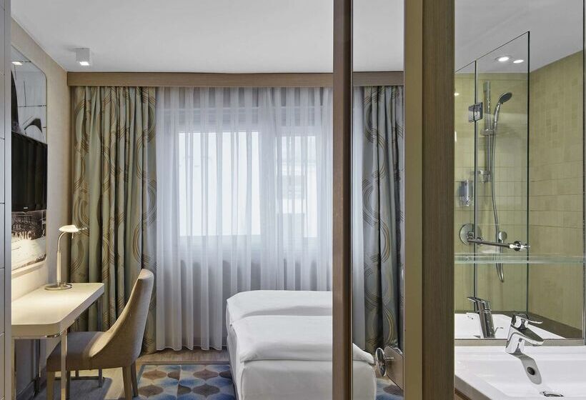 هتل Titanic Comfort Mitte