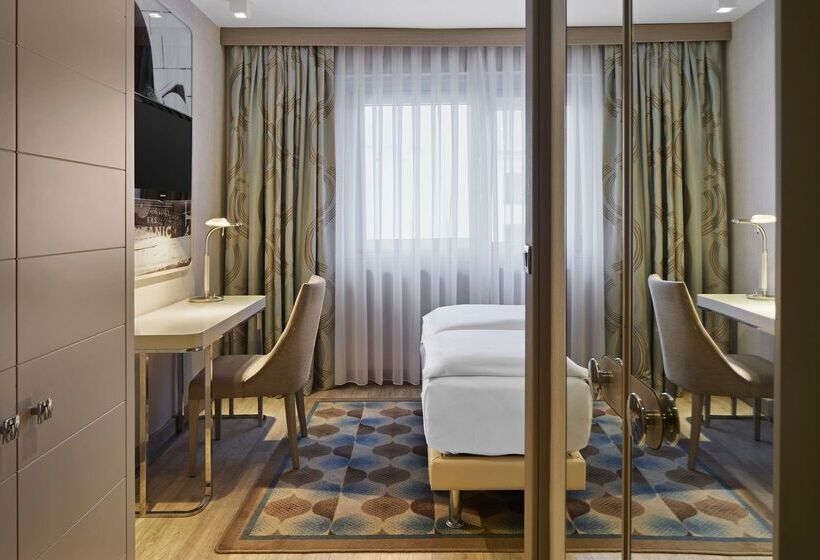 هتل Titanic Comfort Mitte