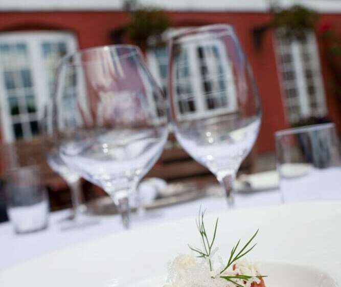 בית מלון כפרי Tyrstrup Kro