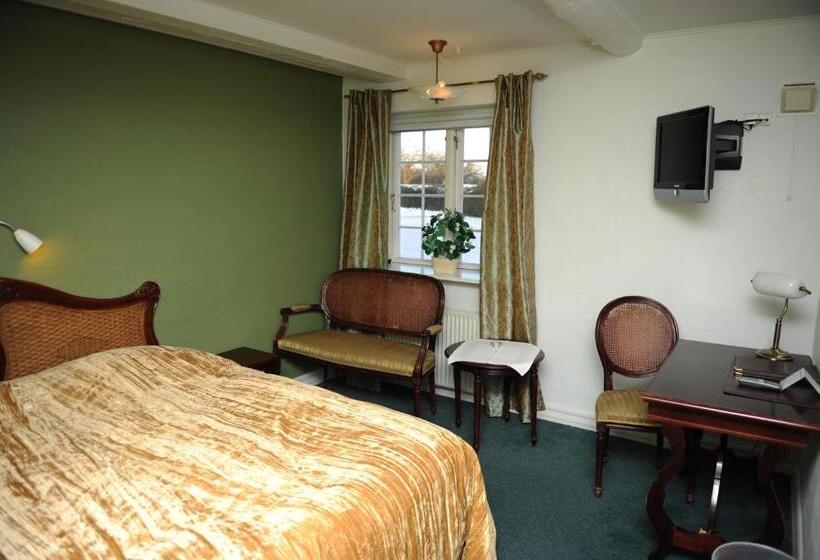 בית מלון כפרי Tyrstrup Kro